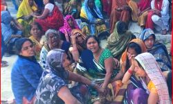 छेड़खानी के विरोध पर किसान की पीट-पीटकर हत्या- मचा कोहराम छेड़खानी के विरोध पर किसान की पीट-पीटकर हत्या- मचा कोहराम