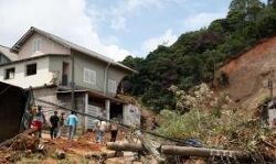 भूस्खलन और आई बाढ़ से अब तक 204 लोगों की हुई मौत भूस्खलन और आई बाढ़ से अब तक 204 लोगों की हुई मौत