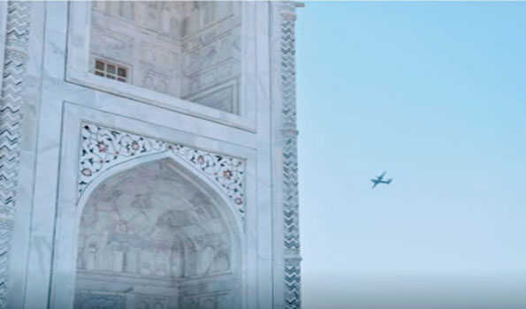 ताजमहल के निकट कम ऊँचाई पर उड़ते विमान ने मचाई सनसनी