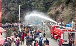 पुरानी पेंशन बहाली को लेकर विधानसभा घेरी - हुई पानी की बौछार