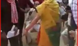 दबंगई - महिला प्रत्याशी की धमकी - जूते मारुंगी 10 और गिनूंगी एक दबंगई - महिला प्रत्याशी की धमकी - जूते मारुंगी 10 और गिनूंगी एक