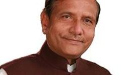 भाजपा प्रत्याशी की कार को डम्पर ने मारी टक्कर - बाल-बाल बचे