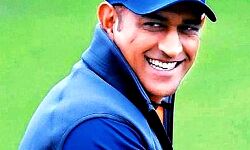 IPL से पहले बस ड्राइवर के लुक में दिखे धोनी IPL से पहले बस ड्राइवर के लुक में दिखे धोनी