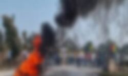 नक्लसियों ने सड़क निर्माण में लगे पांच वाहनों को लगायी आग