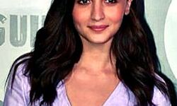 आलिया की गंगूबाई काठियावाड़ी 100 करोड़ के क्लब में हुयी शामिल आलिया की गंगूबाई काठियावाड़ी 100 करोड़ के क्लब में हुयी शामिल