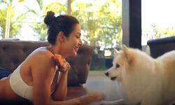 कुत्ता घुमाने सड़क पर निकली एक्ट्रेस- बोले प्रशंसक लो आ गई चाची