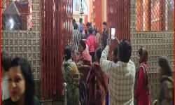 देश के कई राज्यों में भगवान शिव के नंदी पी रहे दूध-मंदिरों में लगी लाइनें