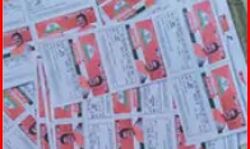 मंत्री की फोटो लगी पर्ची मिलने से खड़ा हुआ बवाल-पुलिस ने दौडाया मंत्री की फोटो लगी पर्ची मिलने से खड़ा हुआ बवाल-पुलिस ने दौडाया