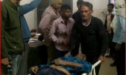 दीवार तोड़कर कारखाने में घुसा बेलगाम ट्रक-एक की मौत, दूसरा गंभीर दीवार तोड़कर कारखाने में घुसा बेलगाम ट्रक-एक की मौत, दूसरा गंभीर