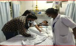 वायवा देने जाते वक्त कांपे हाथ पैर - बच्चे गिरे जमीन पर वायवा देने जाते वक्त कांपे हाथ पैर - बच्चे गिरे जमीन पर