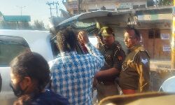 शहर कोतवाली पुलिस ने चलाया चौराहों पर सघन चेकिंग अभियान शहर कोतवाली पुलिस ने चलाया चौराहों पर सघन चेकिंग अभियान