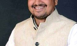 कैराना विधानसभा सीट पर बंधा नाहिद के सिर पर सहरा-बहन की मेहनत हुई सफल कैराना विधानसभा सीट पर बंधा नाहिद के सिर पर सहरा-बहन की मेहनत हुई सफल