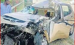 यमुना एक्सप्रेस वे पर ट्रैक्टर की टक्कर उड़े कार के परखच्चे-मां बेटी की मौत यमुना एक्सप्रेस वे पर ट्रैक्टर की टक्कर उड़े कार के परखच्चे-मां बेटी की मौत