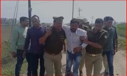 देवबंद जेलर पर गोली चलाने वाला मुठभेड़ में हुआ लंगडा-किया गिरफ्तार देवबंद जेलर पर गोली चलाने वाला मुठभेड़ में हुआ लंगडा-किया गिरफ्तार