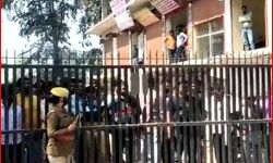 CDO का ARTO दफ्तर पर छापा- पकड़े गए कई दलाल- मचा हड़कंप CDO का ARTO दफ्तर पर छापा- पकड़े गए कई दलाल- मचा हड़कंप