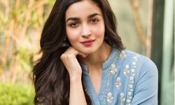 आलिया भट्ट के जन्मदिन पर ब्रह्मास्त्र से उनका फर्स्ट लुक रिलीज आलिया भट्ट के जन्मदिन पर ब्रह्मास्त्र से उनका फर्स्ट लुक रिलीज