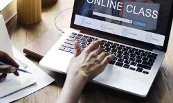 ऑनलाइन क्लास में प्रोफेसर ने की हरकत- छात्रा के पिता ने लिया स्क्रीनशॉट ऑनलाइन क्लास में प्रोफेसर ने की हरकत- छात्रा के पिता ने लिया स्क्रीनशॉट