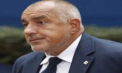 पुलिस ने पूर्व प्रधानमंत्री को हिरासत में लिया पुलिस ने पूर्व प्रधानमंत्री को हिरासत में लिया