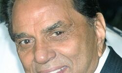 धर्मेन्द्र ने बेटे सन्नी देओल के साथ तस्वीर शेयर की