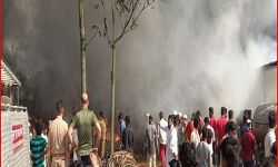 स्क्रैप गोदाम में लगी आग-चौतरफा फैले धुंए से आसमान हुआ काला स्याह