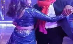 माधुरी दीक्षित ने जैकी श्रॉफ के साथ सुन बेलिया गाने पर किया डांस माधुरी दीक्षित ने जैकी श्रॉफ के साथ सुन बेलिया गाने पर किया डांस