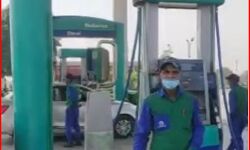 रिलायंस के पेट्रोल पंप हुए सूने-पेट्रोल एवं डीजल की बिक्री हुई बंद रिलायंस के पेट्रोल पंप हुए सूने-पेट्रोल एवं डीजल की बिक्री हुई बंद