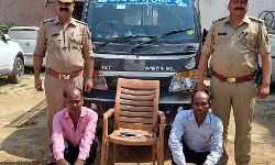 कसाईयों के हाथों गोवंश बेचकर उन्हें ठिकाने लगाने वाले दो तस्कर गिरफ्तार कसाईयों के हाथों गोवंश बेचकर उन्हें ठिकाने लगाने वाले दो तस्कर गिरफ्तार