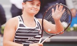 दुनिया की नंबर वन इस खिलाडी ने 25 साल की उम्र में लिया सन्यास