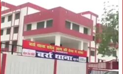 मकान पर कब्जा कराने के ठेकेदार 14 पुलिसकर्मी लाइन हाजिर