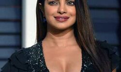 सिएना मिलर के साथ हॉलीवुड फिल्म में नजर आयेगी प्रियंका चोपड़ा सिएना मिलर के साथ हॉलीवुड फिल्म में नजर आयेगी प्रियंका चोपड़ा