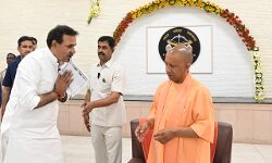 सीएम योगी से मिले उमेश मलिक - भाजपा की प्रचंड जीत पर दी बधाई सीएम योगी से मिले उमेश मलिक - भाजपा की प्रचंड जीत पर दी बधाई