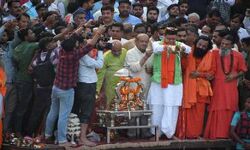 शपथ लेने के बाद धामी ने की गंगा आरती शपथ लेने के बाद धामी ने की गंगा आरती