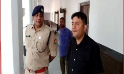 डीएम एवं एसपी का कॉलेज में छापा-दो मोबाइल किए जब्त-मचा हडकंप डीएम एवं एसपी का कॉलेज में छापा-दो मोबाइल किए जब्त-मचा हडकंप