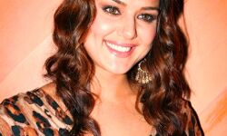 अभिनेत्री ने शेयर की अपनी पहली फिल्म दिल से की शूटिंग की तस्वीर अभिनेत्री ने शेयर की अपनी पहली फिल्म दिल से की शूटिंग की तस्वीर