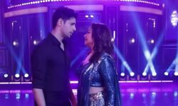 अभिनेत्री ने सिद्धार्थ मल्होत्रा के साथ किया रोमांटिक डांस अभिनेत्री ने सिद्धार्थ मल्होत्रा के साथ किया रोमांटिक डांस