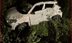 आमने-सामने की टक्कर में 2 कारों के उड़े परखच्चे- तीन की मौत-कई घायल आमने-सामने की टक्कर में 2 कारों के उड़े परखच्चे- तीन की मौत-कई घायल