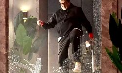 अभिनेता ने किया खतरनाक स्टंट अभिनेता ने किया खतरनाक स्टंट