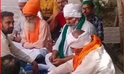 राकेश टिकैत ने कोतवाली में डेरा डालकर शुरू किया धरना- गाडे डेरे तंबू राकेश टिकैत ने कोतवाली में डेरा डालकर शुरू किया धरना- गाडे डेरे तंबू