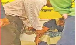 देर से आई शिक्षिका को हेड मास्टर ने मारे थप्पड़-बदले में खाने पड़े जूते देर से आई शिक्षिका को हेड मास्टर ने मारे थप्पड़-बदले में खाने पड़े जूते