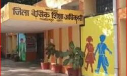 शिक्षिका से रेप की कोशिश- आरोपी शिक्षक को किया सस्पेंड