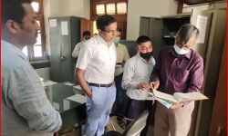 कमिश्नर के औचक निरीक्षण में सब कुछ मिला रामभरोसे-BDO का ज्ञान भी अधूरा कमिश्नर के औचक निरीक्षण में सब कुछ मिला रामभरोसे-BDO का ज्ञान भी अधूरा