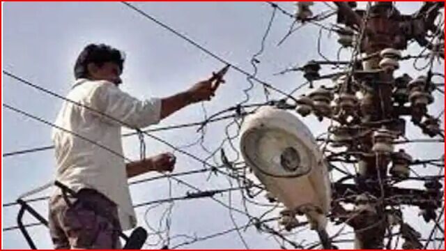 पुलिस ने किया ऐसा काम-बिजलीकर्मियों ने थाने में पसरा दिया अंधेरा