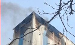 दूध प्लांट में लगी आग-दमकल की 8 गाड़ियां मौके पर दूध प्लांट में लगी आग-दमकल की 8 गाड़ियां मौके पर