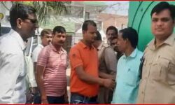 अखिलेश के एक और करीबी पर छापा- इत्र कारोबारी को खंगाल रही GST अखिलेश के एक और करीबी पर छापा- इत्र कारोबारी को खंगाल रही GST