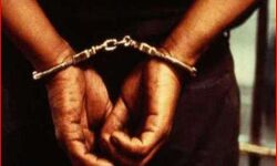 मुजफ्फरनगर के लोग यहां पर नकली नोट छापते मिले-पुलिस ने किये अरेस्ट मुजफ्फरनगर के लोग यहां पर नकली नोट छापते मिले-पुलिस ने किये अरेस्ट