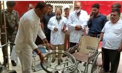 अचानक हॉस्पिटल में आये डिप्टी CM- हालत देखकर गये भड़क, देखें वीडियो