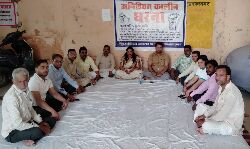 हार मानने को तैयार नही सभासद-11वें दिन भी जारी रहा धरना