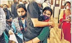 बेटी ने उठाया बेटो का फर्ज-पिता को गोद में उठाकर पहुंचाया ODP के पास