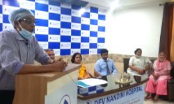 सफल रहा घुटनों का प्रत्यारोपण-वाकर की मदद से चली पीड़िता