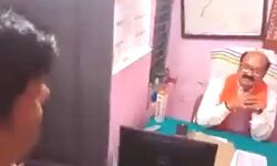 भाजपा विधायक ने SHO की कुर्सी पर बैठकर लगाई क्लास- वीडियो वायरल भाजपा विधायक ने SHO की कुर्सी पर बैठकर लगाई क्लास- वीडियो वायरल